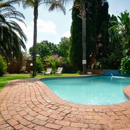 Aero Guest Lodge Kempton Park Exterior photo