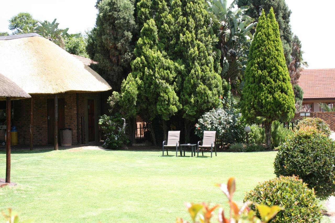 Aero Guest Lodge Kempton Park Exterior photo